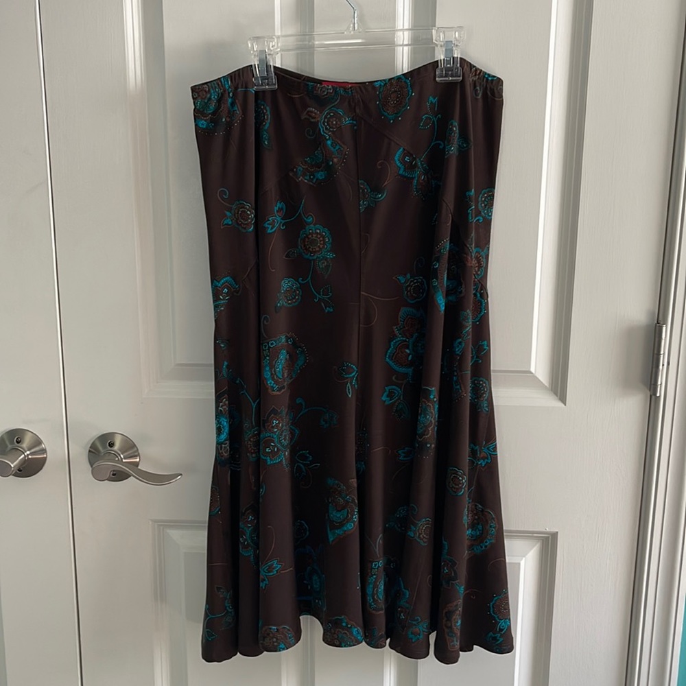 Women’s tea-length skirt. Anne Klein. Brown and teal.